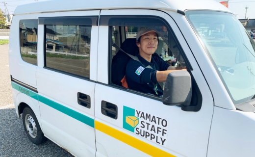 宅配業務をするスタッフの様子