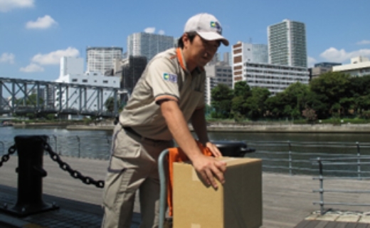 スポット/ルート配送業務をするスタッフの様子